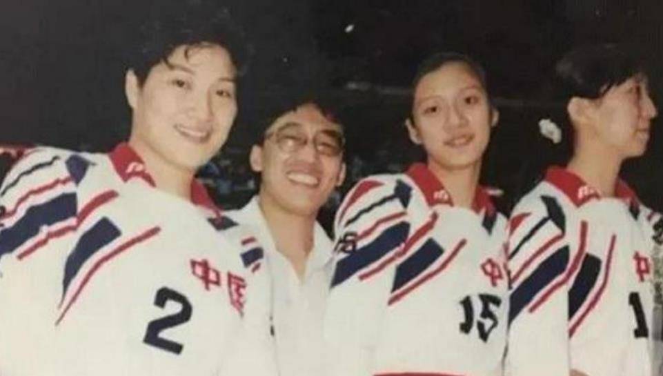 女排健将李月明:19岁入选国家队退役后,二婚嫁给美国人很幸福