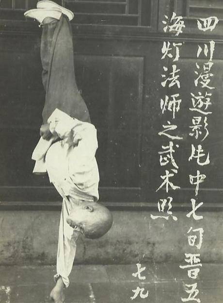 原创海灯法师是骗子?77岁二指禅倒立造假,87岁圆寂少林寺无一人吊唁