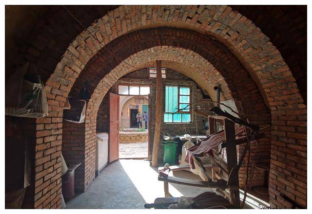 山西7旬老人坚守1门11窑"地下豪宅",200万不卖,啥样子_院子_窑洞_大叔