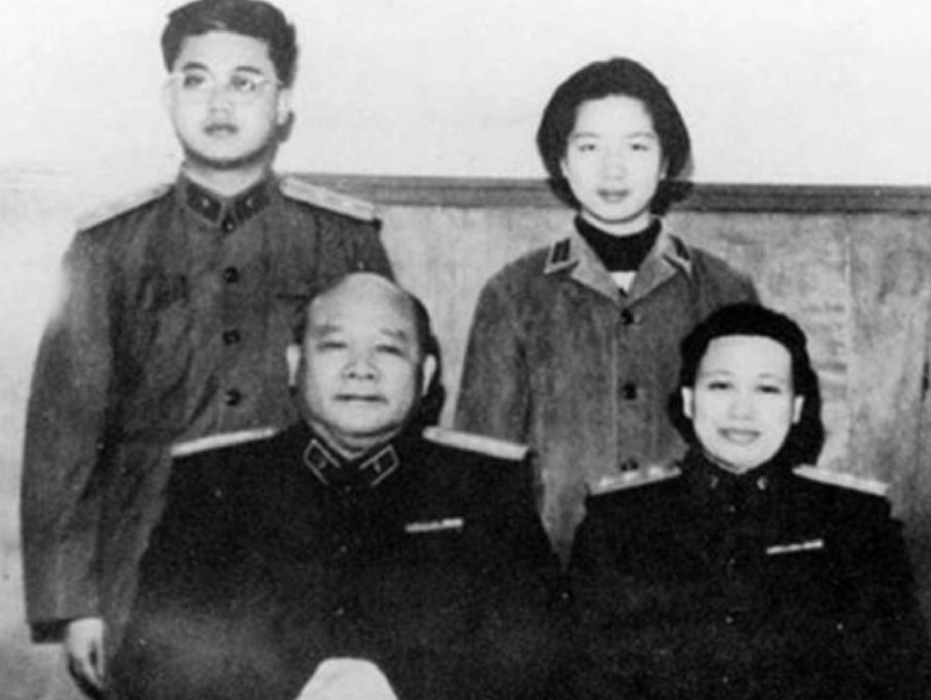 她是徐海东将军的妻子,曾担任军委办公厅秘书,子女个个成才