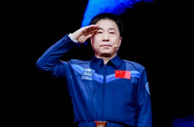 “航天英雄”杨利伟:濒死26秒返航的背后,是妻子离职与女儿的死亡-科技探索-资讯-头部财经
