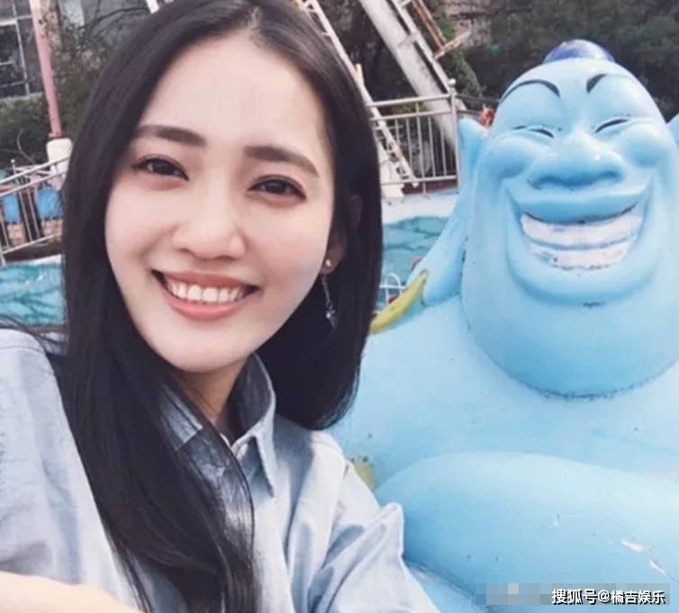 余文乐老婆王棠云发文回应了抢座位道歉