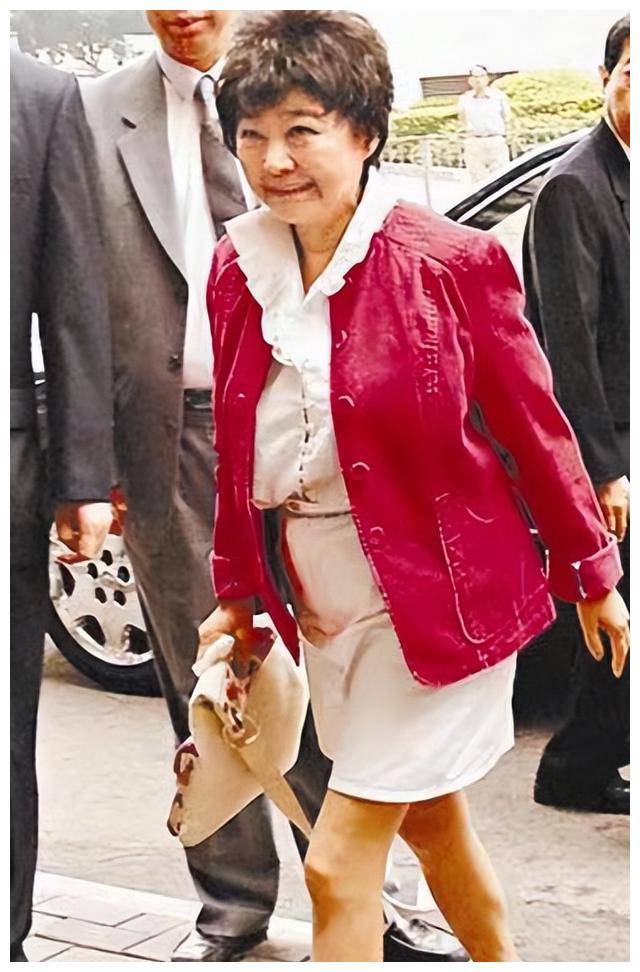 龚如心:丈夫7年被绑2次,与公公争遗产,死后却捐款830亿