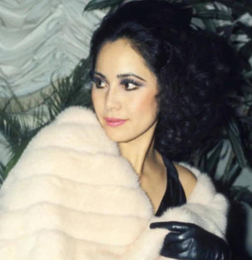 她因为太美而成为总统夫人,东洋珍珠黛薇夫人争议而传奇的一生