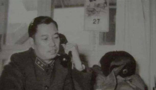 1958年,吴克华听闻梁海波遗孀家庭困难,心情沉重道:接到我家住