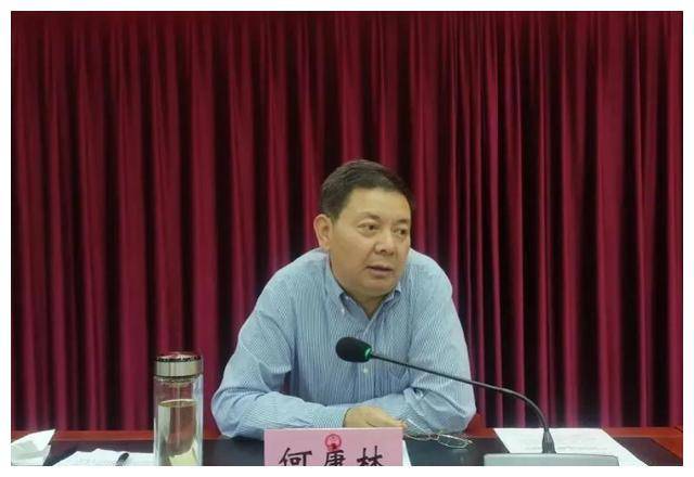 藏族,1963年6月出生,四川康定人,大学学历,历任乡城县县长,县委书记