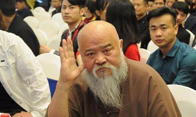 李琦书法备受争议,遭批评毫无章法,乱写一通,作品到底如何?