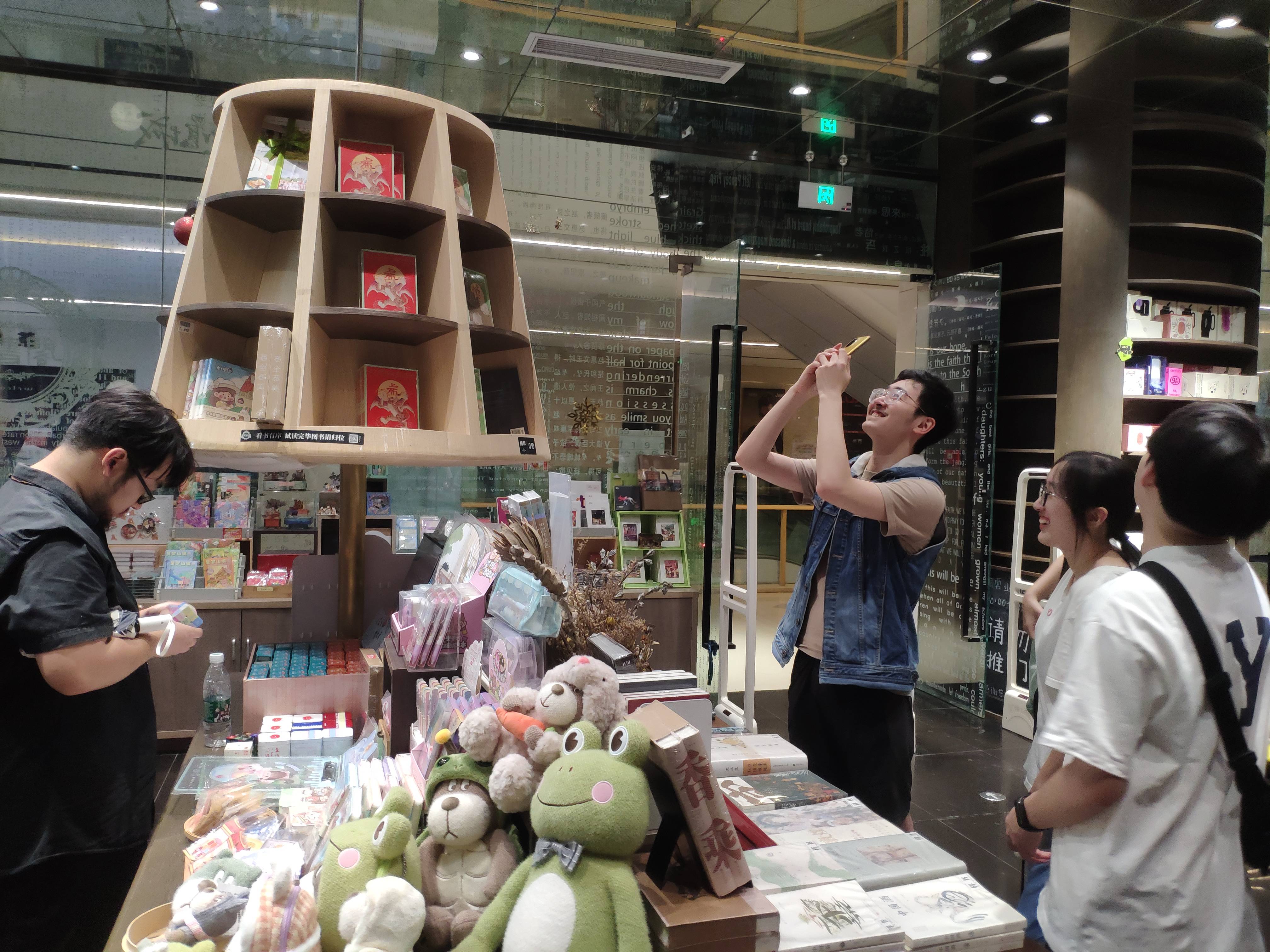 陪伴了重庆人5年的"网红书店"钟书阁·重庆店即将关闭