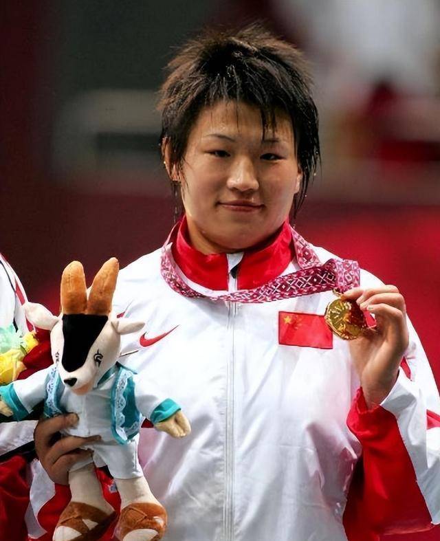 王旭:中国首位女子摔跤奥运冠军,23岁选择退役,后远赴美国学习