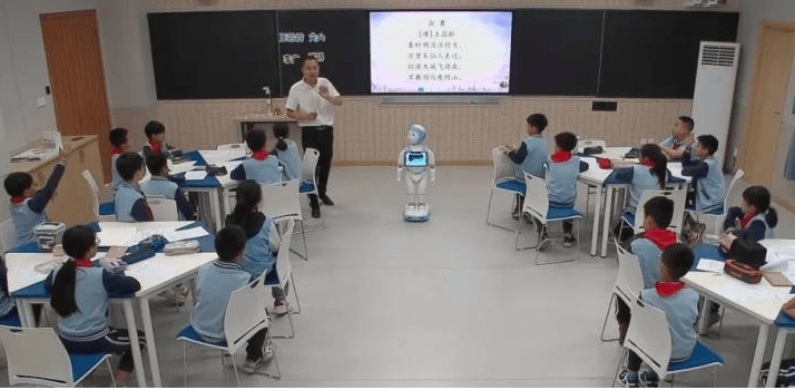 是被AI替代还是“驾驭”？这所成都学校正在培养“未来教师”