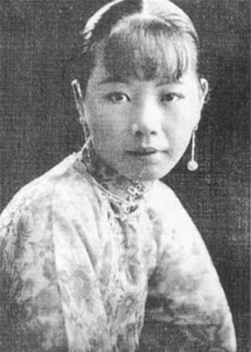 她是民国第一美人,却让丈夫娶好友为妻,婚后三人和平共处_严珊珊_黎民