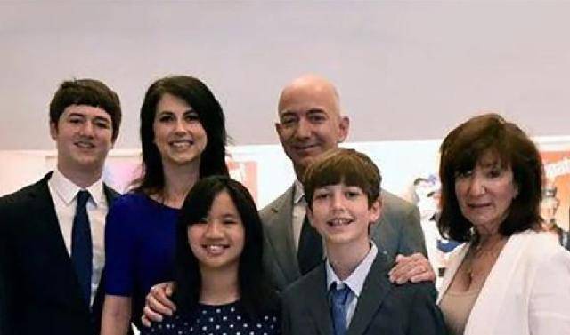 曾领养一位长沙孤女,监督她每周花光5万美金_女孩_女儿_中国