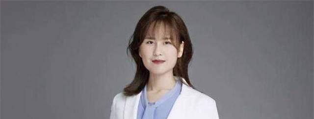 "歪脸女孩"赵宏秋,受资助变女神,舍弃百万年薪当老师