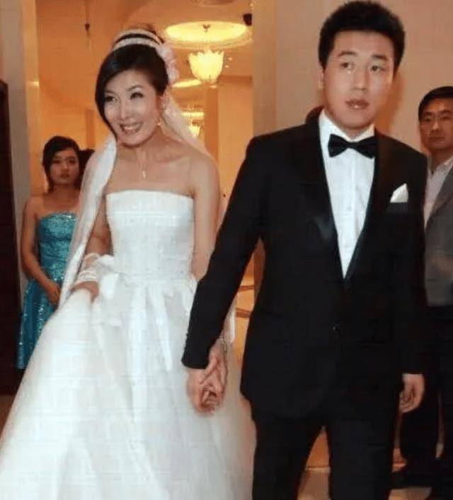 正是有了前辈的激励之后,杜丽在训练的过程当中格外刻苦,凭借自己优异