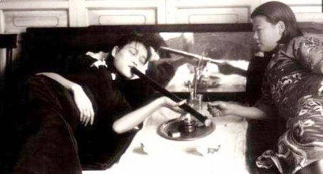 民国飞贼草上飞,盗广州首富巨款潜逃,因美娇娘暴露其行踪引杀祸