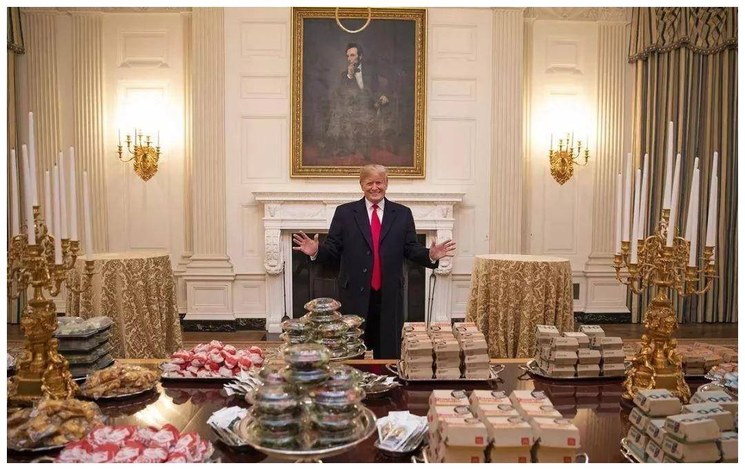 同是总统:普京一日三餐很自律,而特朗普爱吃快餐,任性得像孩子