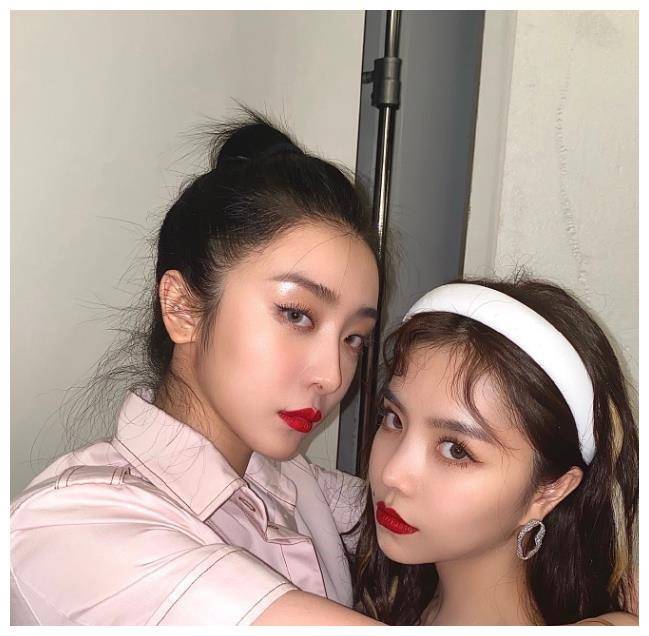 赵小棠跟刘雨昕在节目中并没有任何直接接触,但她跟安崎是铁杆闺蜜.