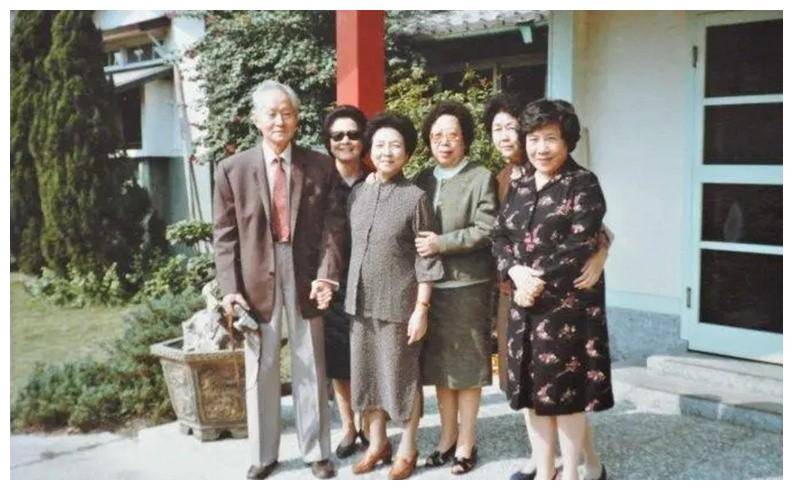 孙立人:被软禁33年,得"大小乔"相伴,卖荔枝养家,子女皆学霸