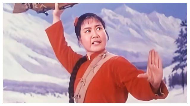 齐淑芳:带领30名演员选择留在美国,抛弃丈夫,如今年老回国