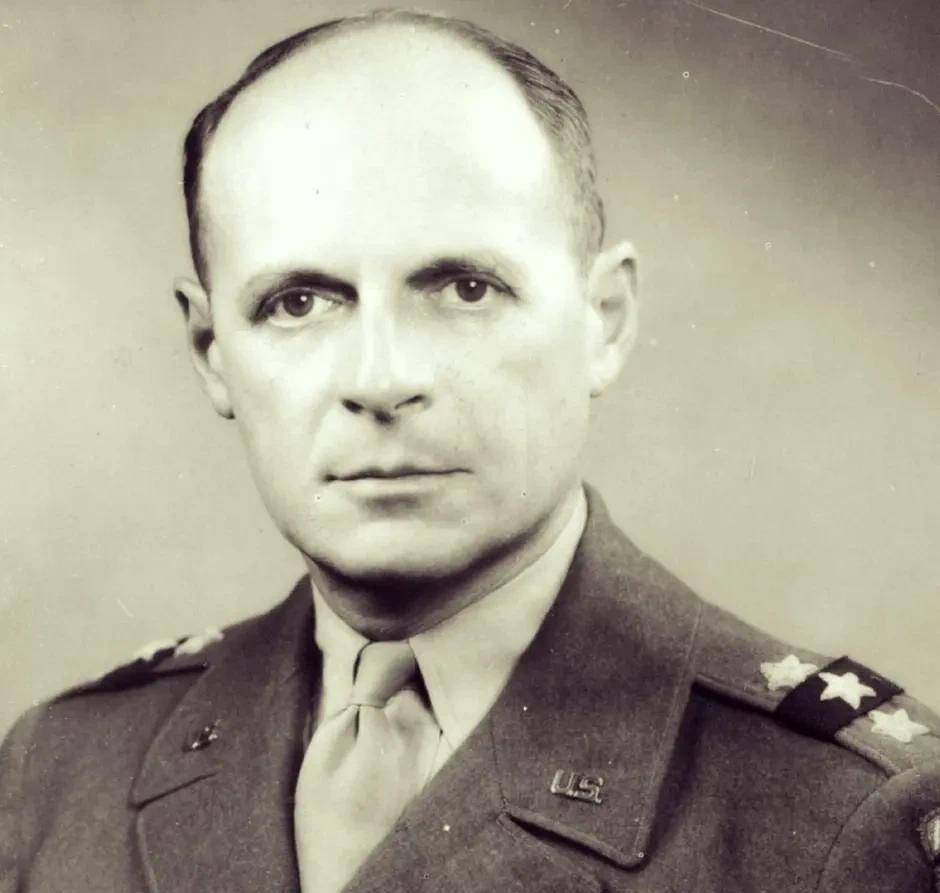 得到杜鲁门总统,华盛顿陆军中央和远东美军总司令部同时的信任与认可