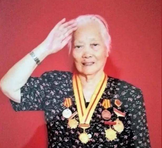 陈乔年牺牲后独女失踪66年,94年认祖归宗上坟大哭:爸我来看你了