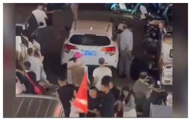 山东高密一男子在夜市被砍死,更多内幕曝光,家属崩溃_王伯当_争执