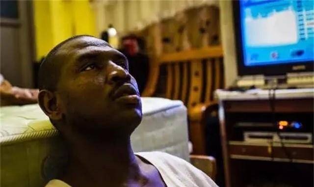 非洲"倒爷"在广州:28寸行李箱装着发财梦_中国_小商品_黑人