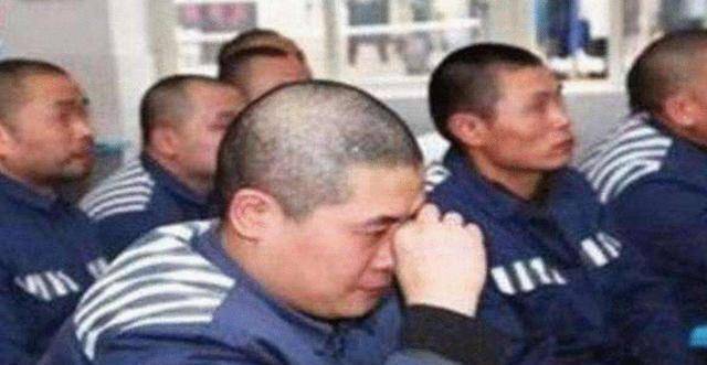 囚犯进监狱之前,都会把头发全部剃掉,看完才明白有这么多作用!