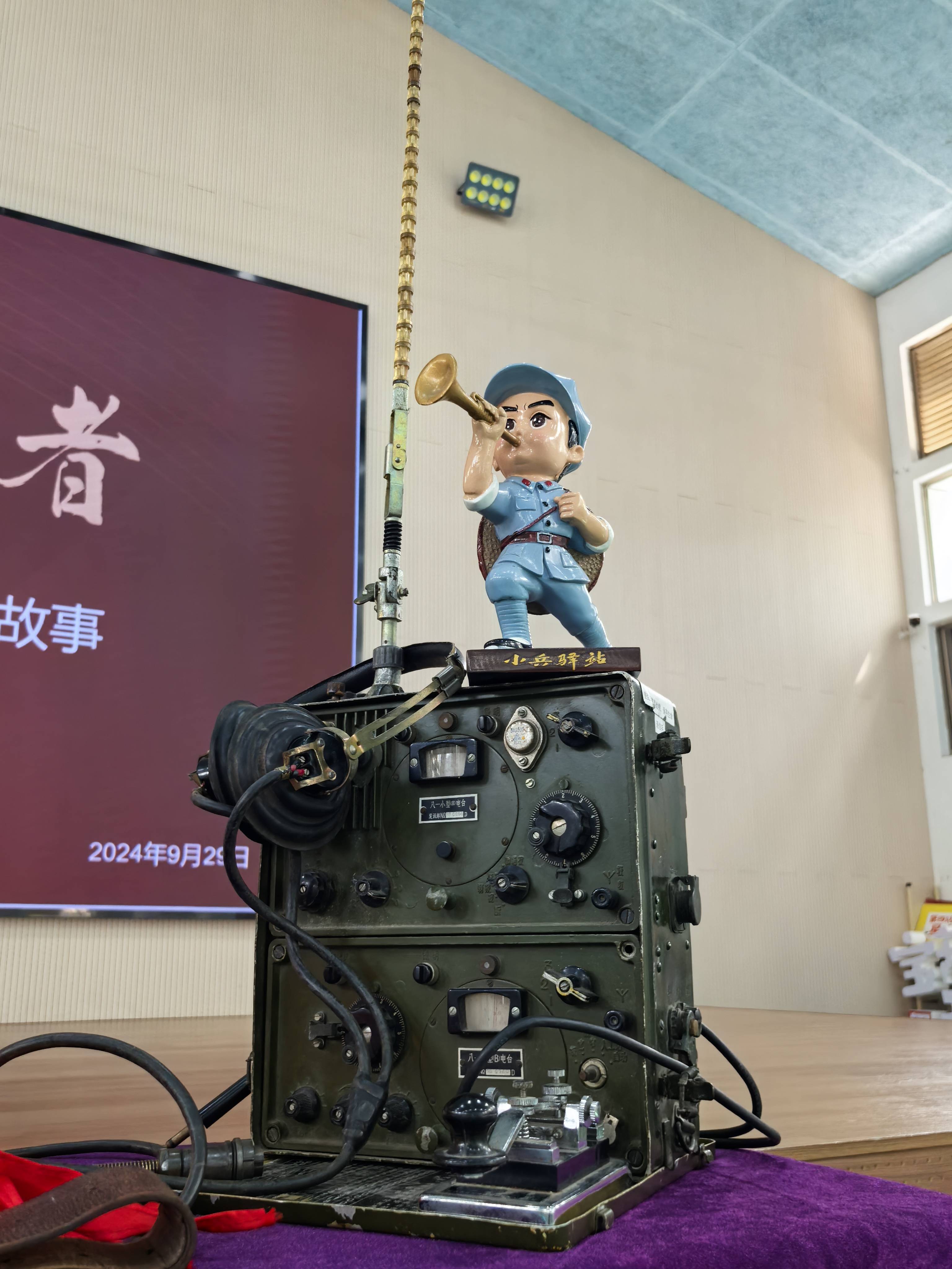 鼓楼区南京第一中心小学邀红军后代沈晓渝传承红色听风精神