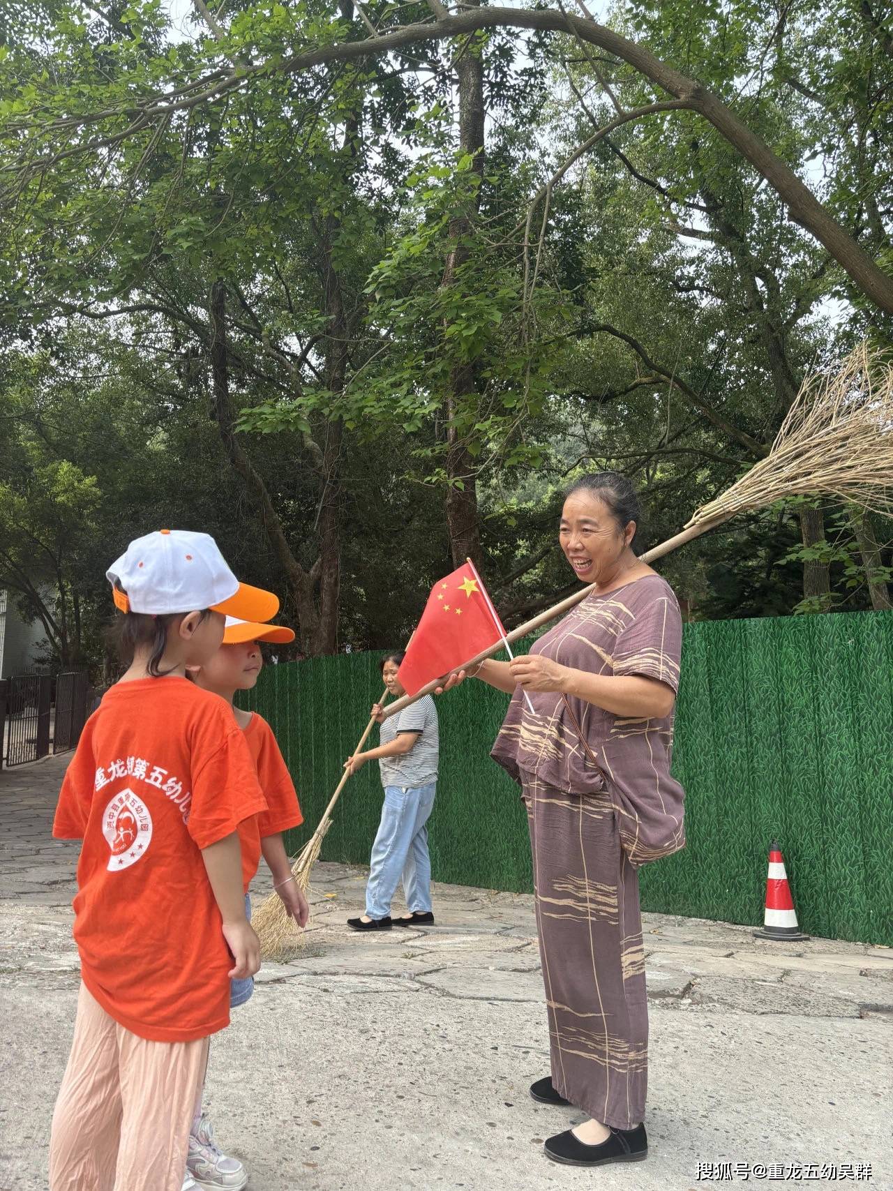 资中县重龙镇第五幼儿园国庆活动简报