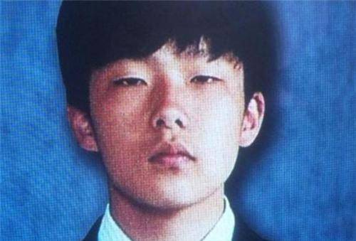 杀人犯逃亡33年后被发现,藏身地让抓捕人员诧异,律师:不能判刑_李春