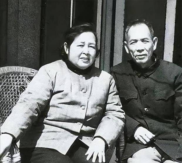 丁盛称赞老领导黄永胜打仗就是硬,平津战役抢战金汤桥一战就知道