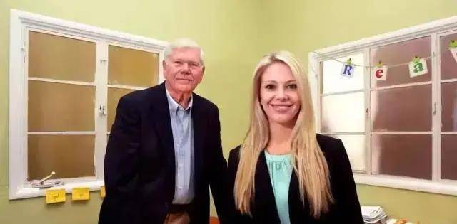 大字不识的"文盲"却担任17年教师,隐藏多年缺陷无人看穿_约翰·科克伦