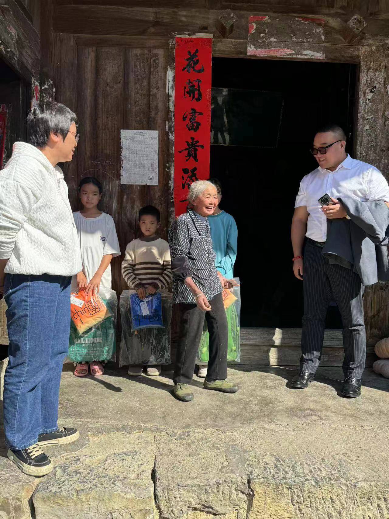 金亨投资与万玛生物集团联合开展爱心捐赠活动