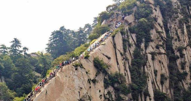 比山高半山腰图片