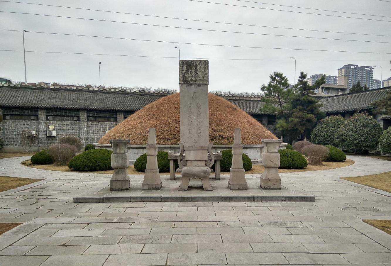 李鸿章墓地被炸开后,发现29斤重的金砖,专家鉴定后大家都懵了