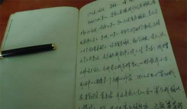 日记本看到这些诡异的内容之后,大家都觉得很恐怖,但是在雪山上怎么