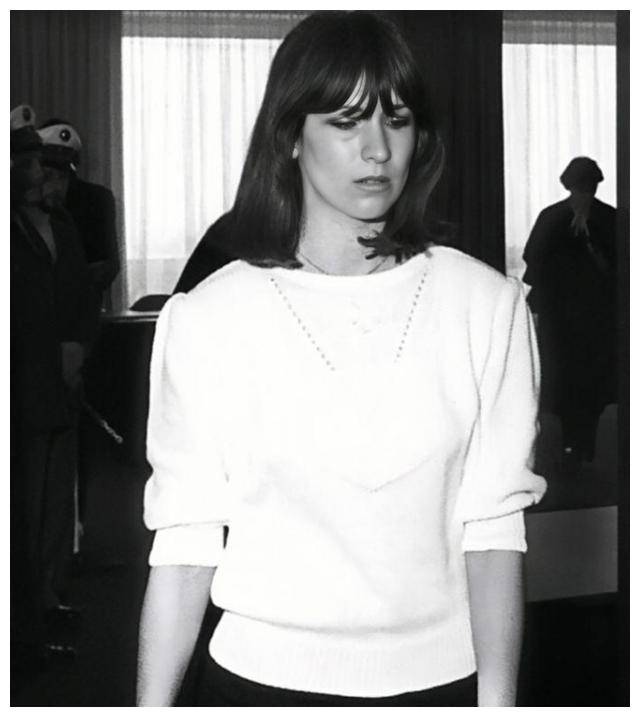 因此控方认为玛丽安提前买好手枪并学习射击属于蓄意谋杀,以此向法院