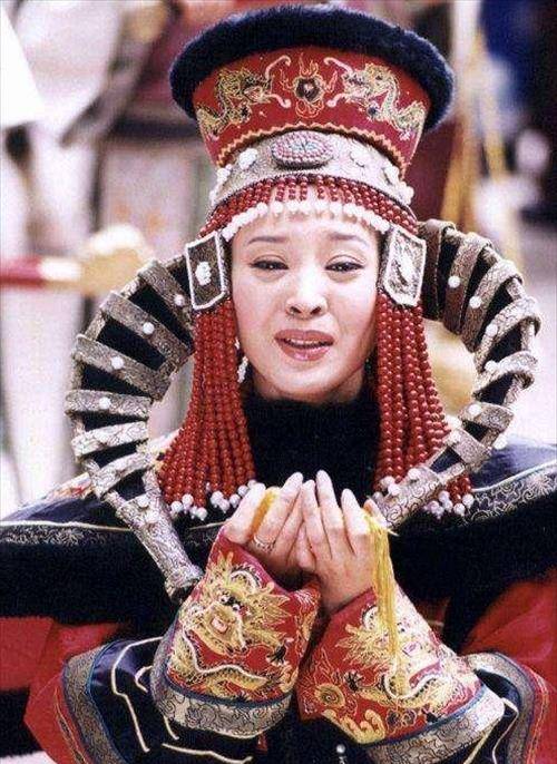 蓝齐儿被康熙伤害了三次,最终砸碎八音盒,此生父女不再相见