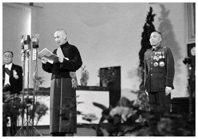 1949年蒋介石逃往台湾,洪学智请求击落其座机,再等等