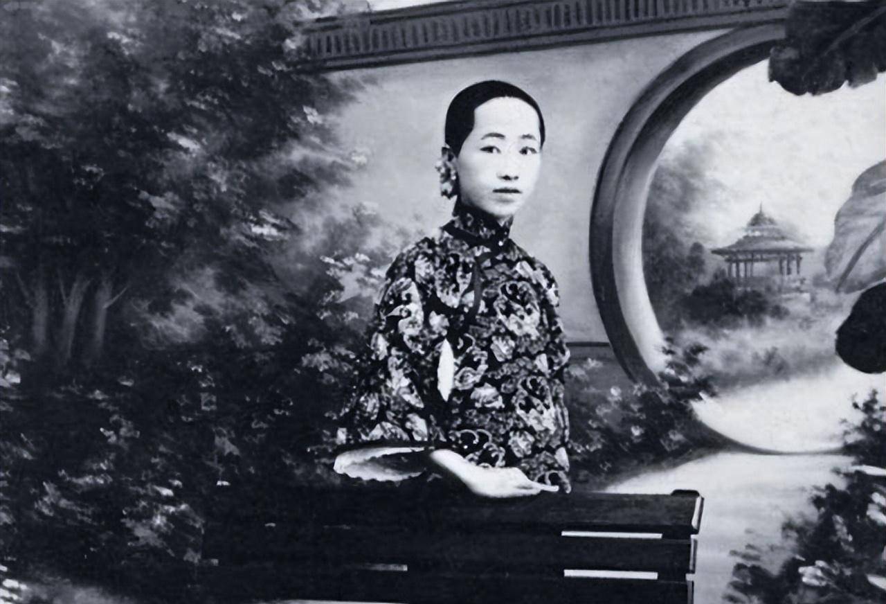 就是这个决定,让同样出生于京剧世家的王明华,走进了梅兰芳的世界