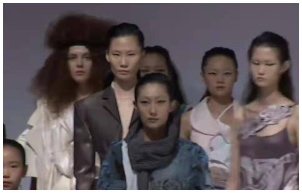 今有三只松鼠"眯眯眼"被骂上热搜第二."眯眯眼"到底惹谁了?