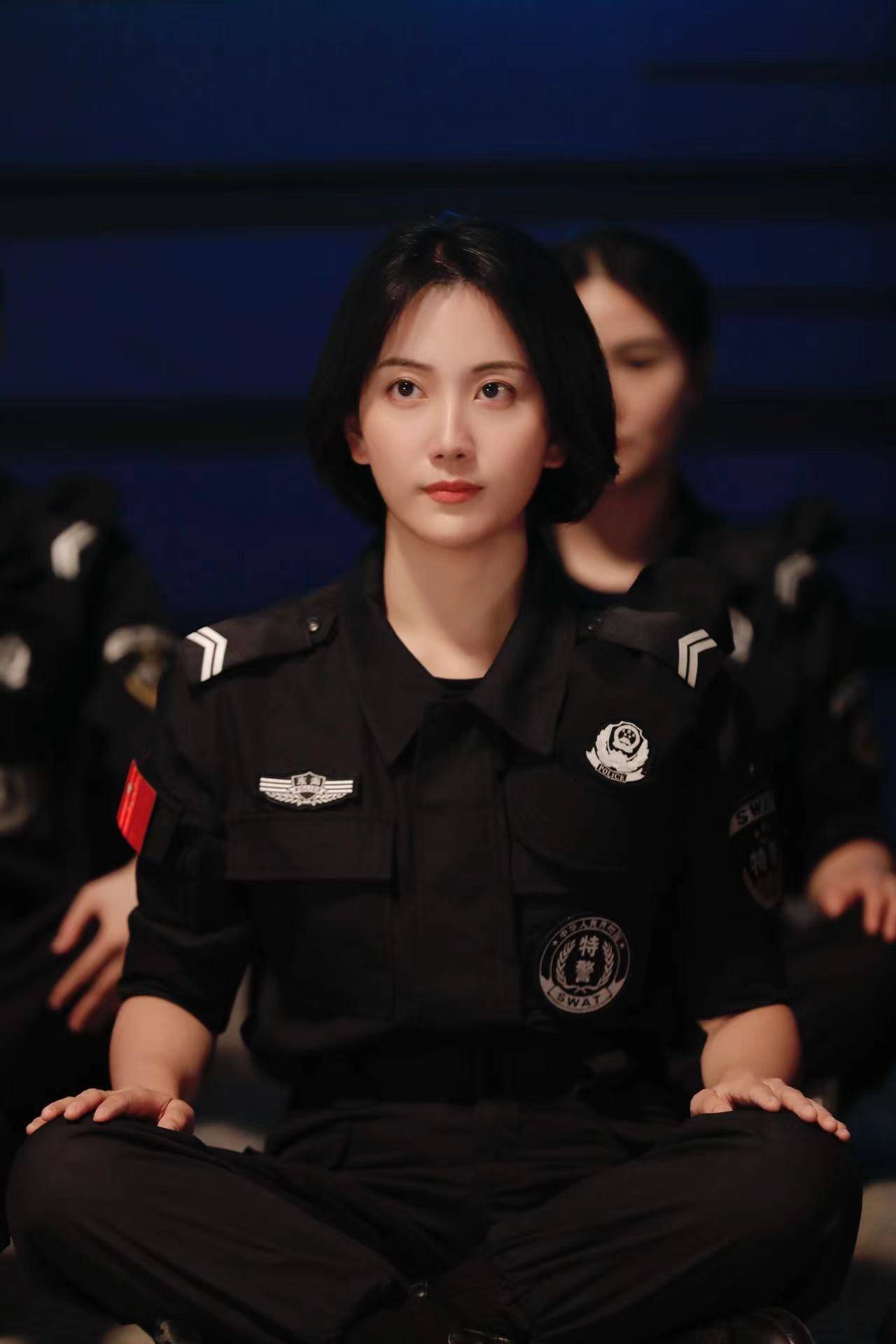 在白澜的演绎下,女特警何雨洋仿佛从荧幕中跃然而出,成为了现实生活中