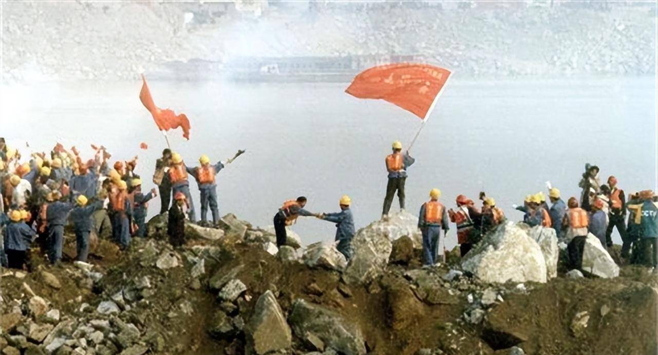 三峡大坝修建时,如何截断长江急流?世界未有先例,中国却办成了