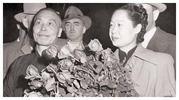 我国的第一部彩色电影《啼笑因缘》,第一部武侠电影《火烧红莲寺》,第