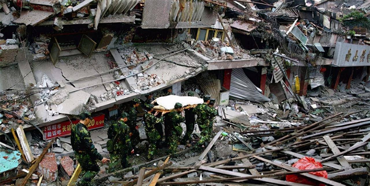 汶川大地震获奖图片图片