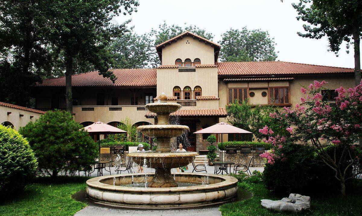 溥仪逃到天津后的住所:奢华无比,婉容烟枪精致,文绣卧室很寒酸_静园