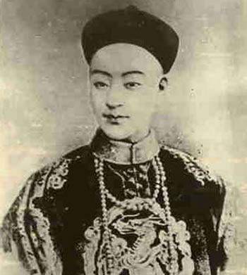 爱新觉罗·溥仪(1906年2月7日—1967年10月17日),清朝末代皇帝,在位