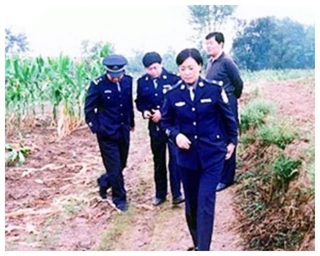 2004年任长霞因公殉职,近20万人眼含热泪送行,解密其死亡真相