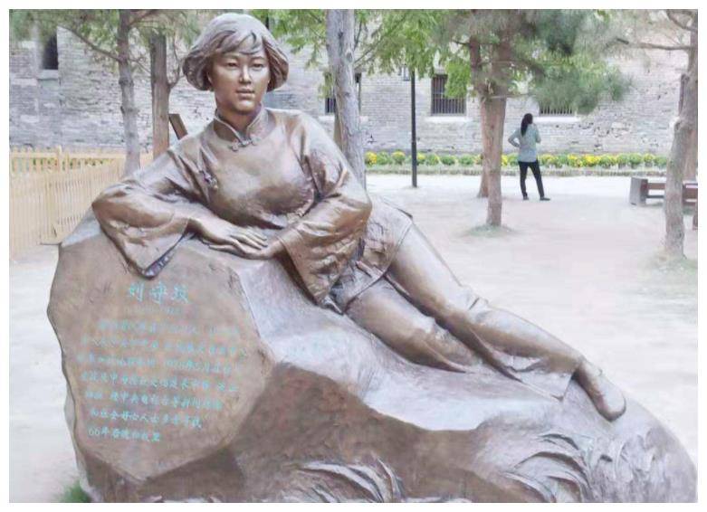 1967年红卫兵填平了陈塘村的乱坟岗,坟里埋着女英雄,后来如何?